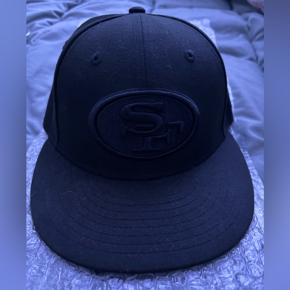 New black on black San Francisco 49ers fitted hat size 7